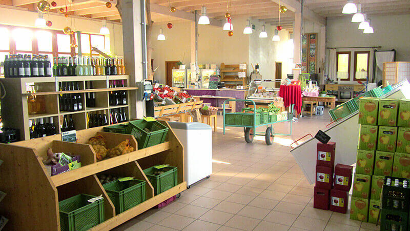 Schoßberghof Bio-Hofladen Ansicht Getränke